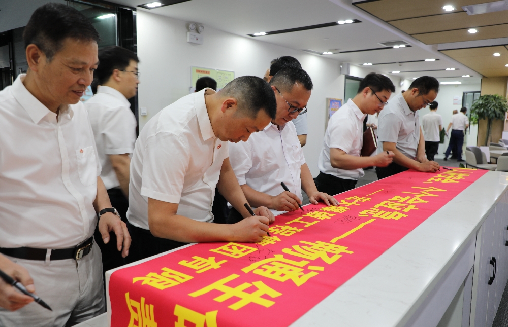 4ȫ��Ա���ڡ����˽��徲 ������Ӧ������ͨ����ͨ��������ںź��������_����.jpg