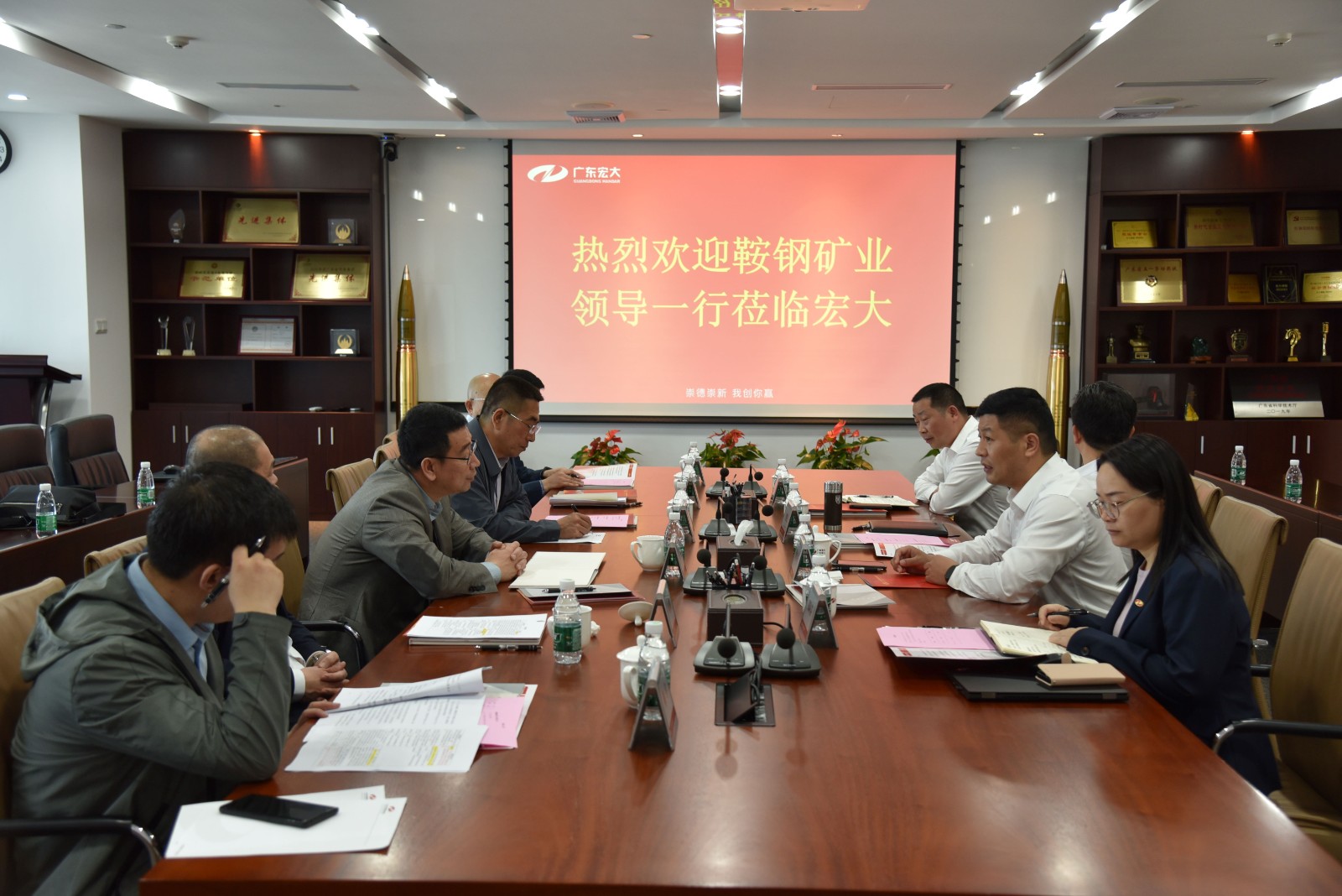 1712889327611954.jpg 聚会室合影.jpg